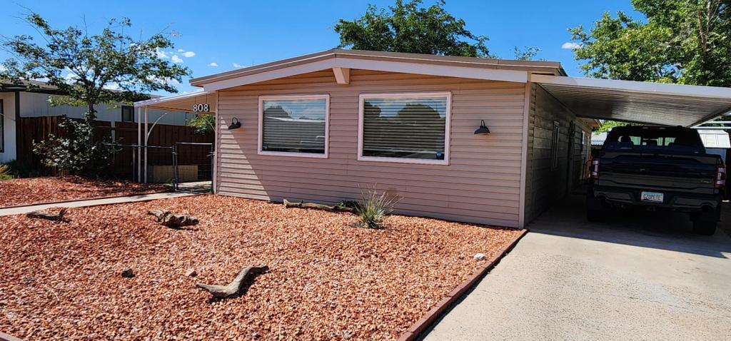 808 S Navajo Dr in Page, AZ - Foto de edificio