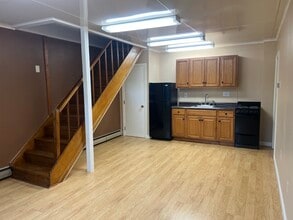 205 Northern Ave, Unit 1 in Augusta, ME - Foto de edificio - Building Photo