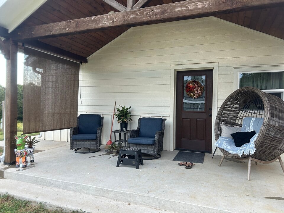 2857 Farm-To-Market Rd 322 in Palestine, TX - Building Photo