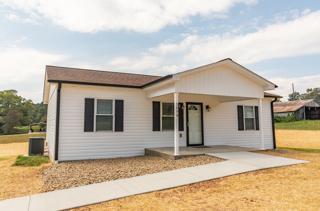 5894 Fisher Davis Rd in Morganton, NC - Building Photo