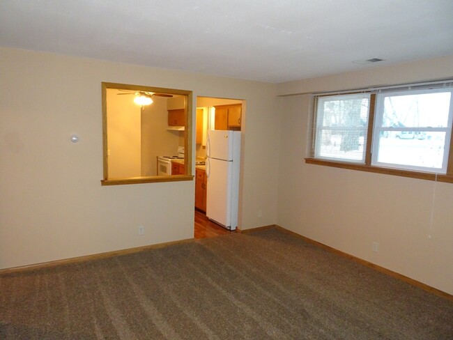 8996 Jackson Avenue, Unit D in Lexington, MN - Foto de edificio - Building Photo