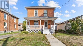 24 Catharine St in Belleville, ON - Building Photo