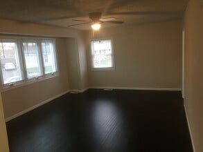 2451 Danz Ave in Kettering, OH - Foto de edificio - Building Photo