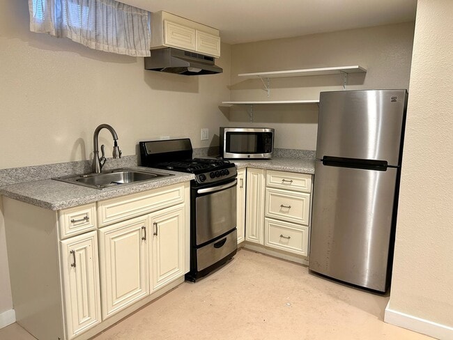 property at 471 N San Pedro St