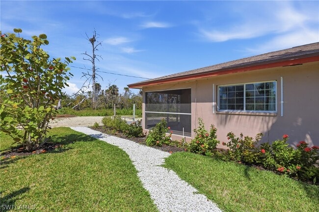 1046 Periwinkle Way in Sanibel, FL - Building Photo - Building Photo