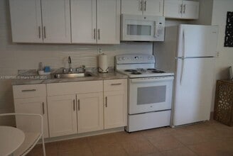 14720 NE 2nd Ct in Miami, FL - Building Photo - Building Photo