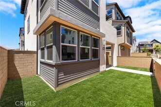 422 Lobata in Irvine, CA - Building Photo - Building Photo