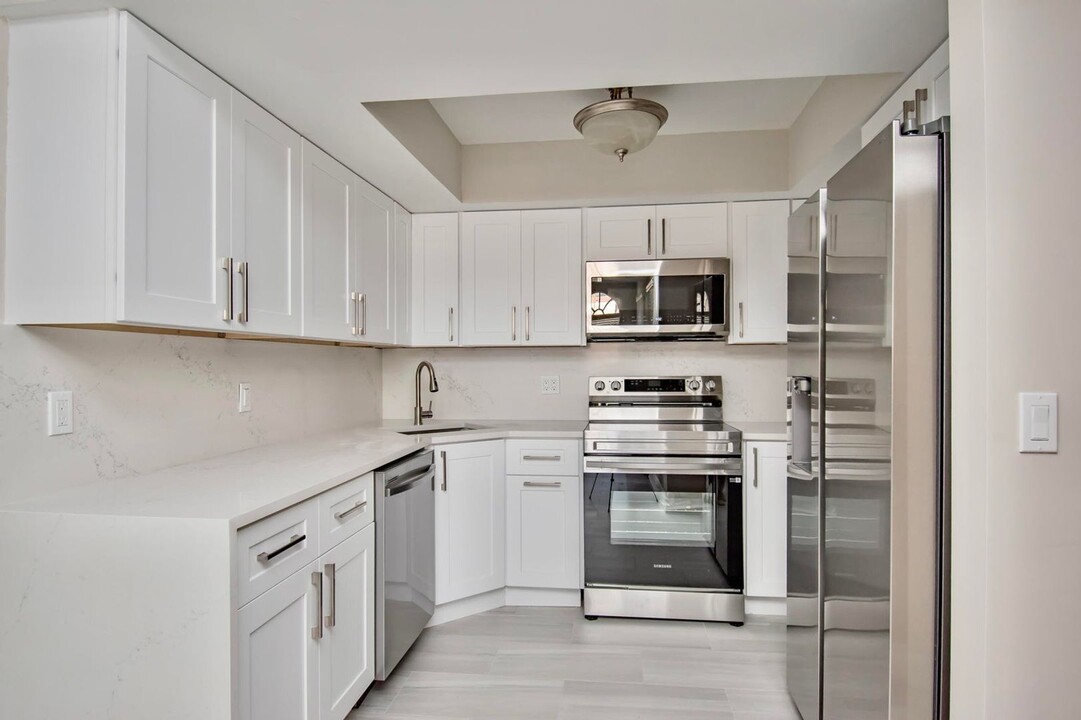 4240 Village B Dr in Delray Beach, FL - Building Photo