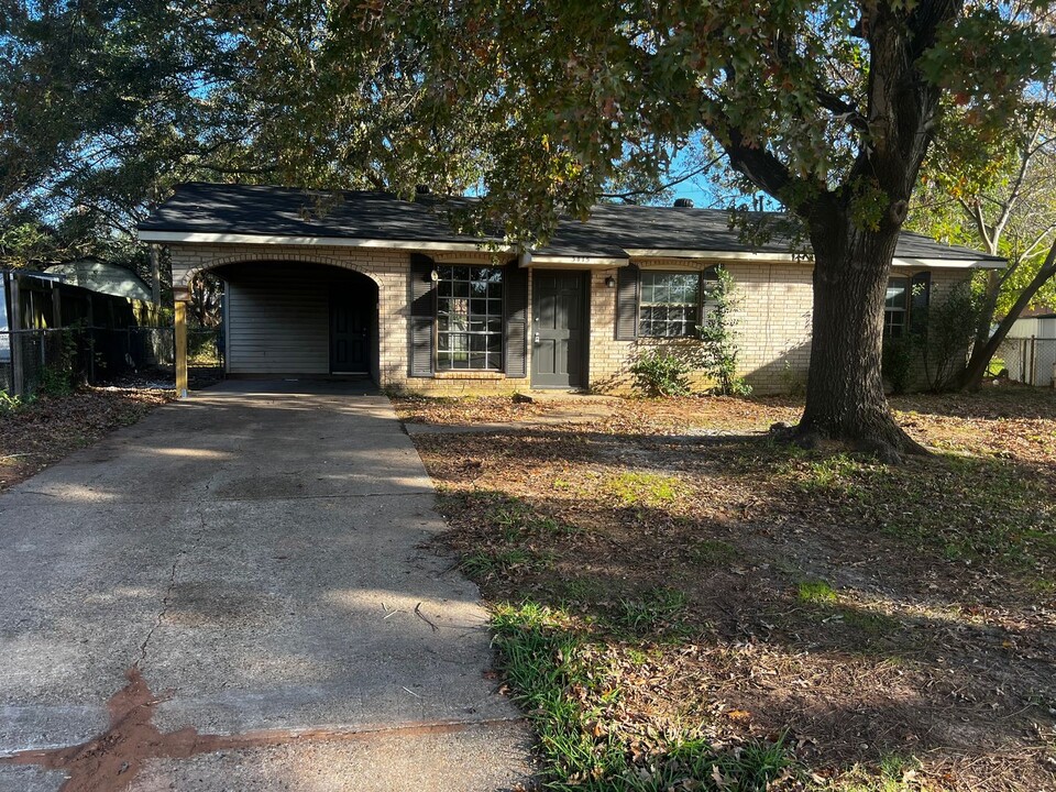 3415 Ponderosa Cir in Bossier City, LA - Foto de edificio