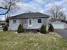 3913 Evergreen Ave SE in Warren, OH - Building Photo