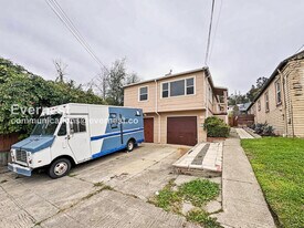 6618 Laird Ave in Oakland, CA - Building Photo