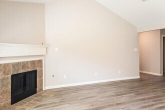 25102 Twister Tr in Spring, TX - Foto de edificio - Building Photo