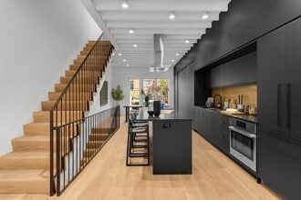 94 Pioneer St in Brooklyn, NY - Foto de edificio - Building Photo