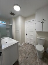649 Flower Ave, Unit Front House in Venice, CA - Building Photo - Building Photo