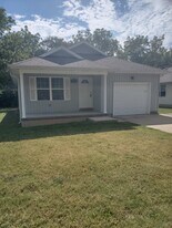 2952 W Chestnut St in Springfield, MO - Building Photo