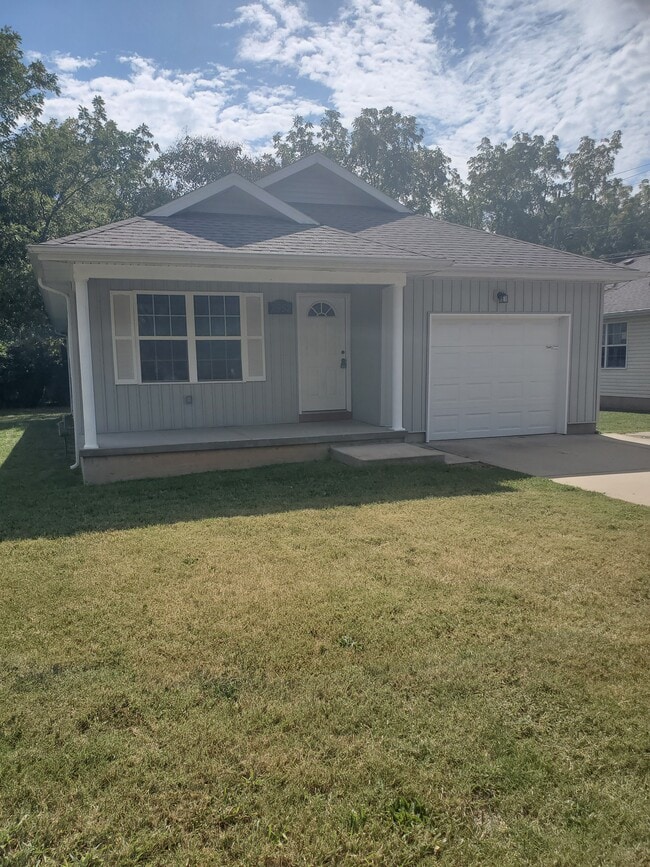 property at 2952 W Chestnut St