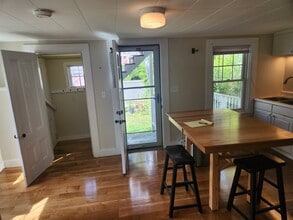 10 High St, Unit #4 in Rockport, MA - Building Photo - Building Photo