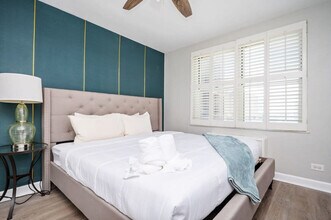 300 W Peachtree St NW in Atlanta, GA - Foto de edificio - Building Photo