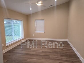 450 Tracy Ln in Reno, NV - Building Photo - Building Photo