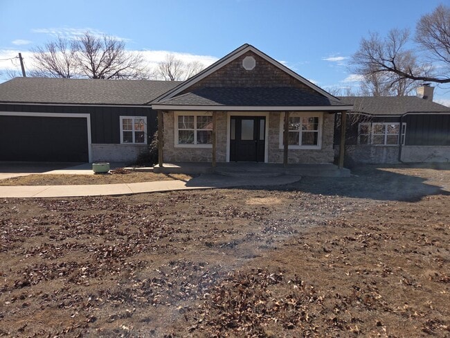 property at 808 E Tamarack Rd