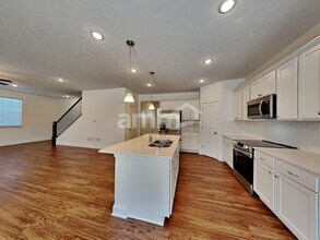 8316 Northpoint Dr in Sunbury, OH - Foto de edificio - Building Photo