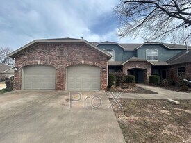 2670 N Valencia Ave in Fayetteville, AR - Building Photo