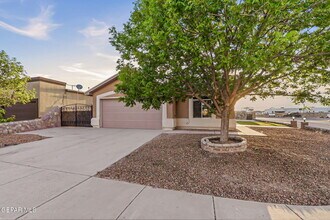 732 Desert Sage Dr in Horizon City, TX - Building Photo - Building Photo