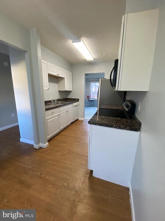 7 Mooring Ct in Essex, MD - Building Photo