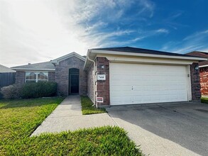 7410 Lake Front Trail in Arlington, TX - Foto de edificio - Building Photo