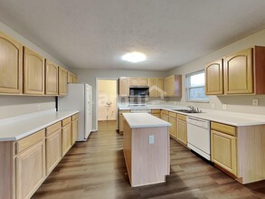 10765 Standish Pl in Noblesville, IN - Foto de edificio - Building Photo