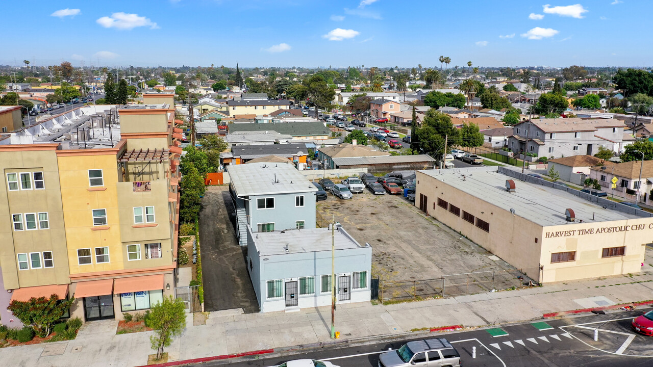 10012 S Broadway in Los Angeles, CA - Building Photo