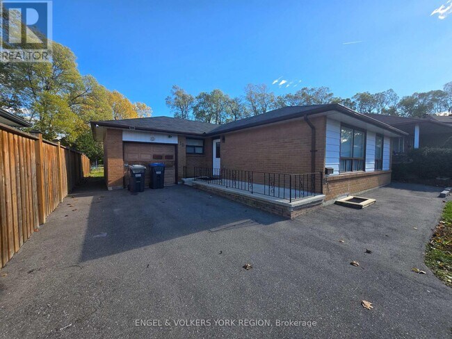 18 Elrose Rd in Brampton, ON - Building Photo - Building Photo