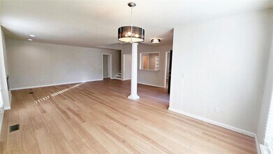 11921 Shady Trail Ln in Oklahoma City, OK - Building Photo - Building Photo