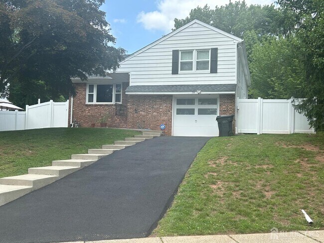 116 Oakland Ave in Metuchen, NJ - Building Photo - Building Photo