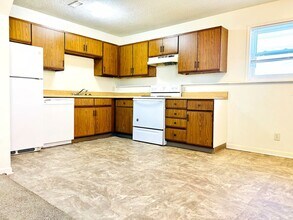 903 Windwood Dr in Junction City, KS - Foto de edificio - Building Photo