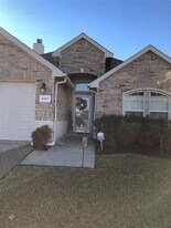 4005 Vista Greens Dr in Fort Worth, TX - Building Photo