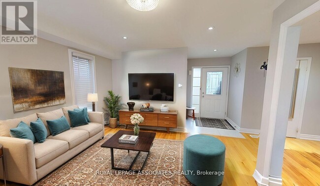 1821 Dalhousie Crescent in Oshawa, ON - Building Photo - Building Photo