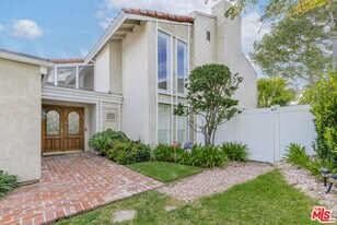 2637 Angelo Dr in Los Angeles, CA - Building Photo