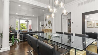 42 Miller Cir in Armonk, NY - Foto de edificio - Building Photo