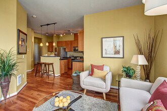 124 Bellevue Ave E in Seattle, WA - Building Photo - Building Photo