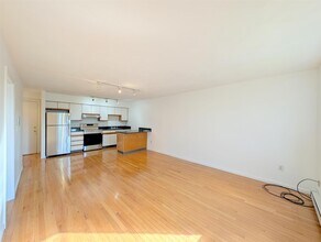 10 Roberts St, Unit 35 in Somerville, MA - Building Photo - Building Photo