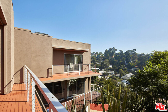 1908 N Alvarado St in Los Angeles, CA - Building Photo - Building Photo