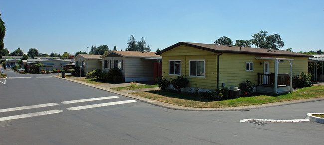 4940 Sunnyside Rd SE in Salem, OR - Building Photo - Building Photo