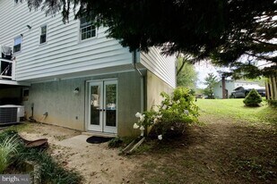 5576 Neddleton Ave in Woodbridge, VA - Building Photo