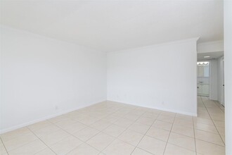 3500 Jackson St, Unit 104 in Hollywood, FL - Building Photo - Building Photo