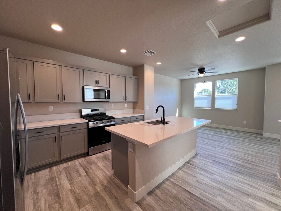 451 Blackbird Ln in Gardnerville, NV - Building Photo