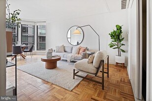 2201 Pennsylvania Ave in Philadelphia, PA - Building Photo