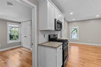 376 Arnolds Neck Dr in Warwick, RI - Building Photo - Building Photo