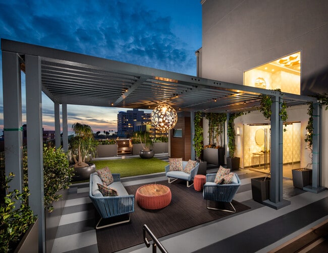 Residences on Third Street Promenade