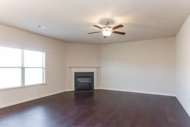 3221 Puritan Way in Mcdonough, GA - Foto de edificio - Building Photo